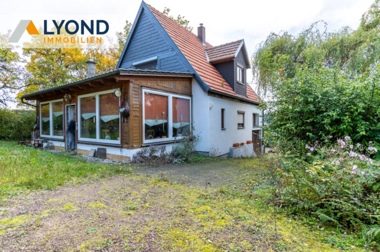 Einfamilienhaus mit Sauna und Wintergarten sowie Bungalow  im Thüringer Wald